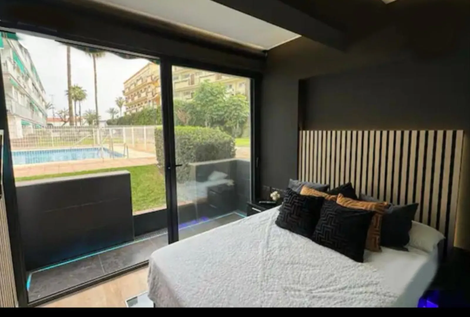 Apartamento Lujo El Lido 托雷莫利诺斯 公寓